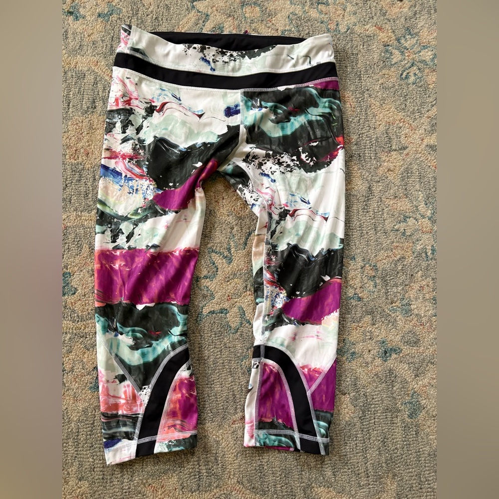 LULULEMON Crops Size 10
